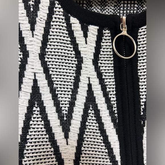St. John Black & White Diamond Pattern Cardigan - Picture 5 of 9